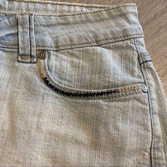 Red Riviet, size 5 short jean shorts, light wash - Picture 2 of 10